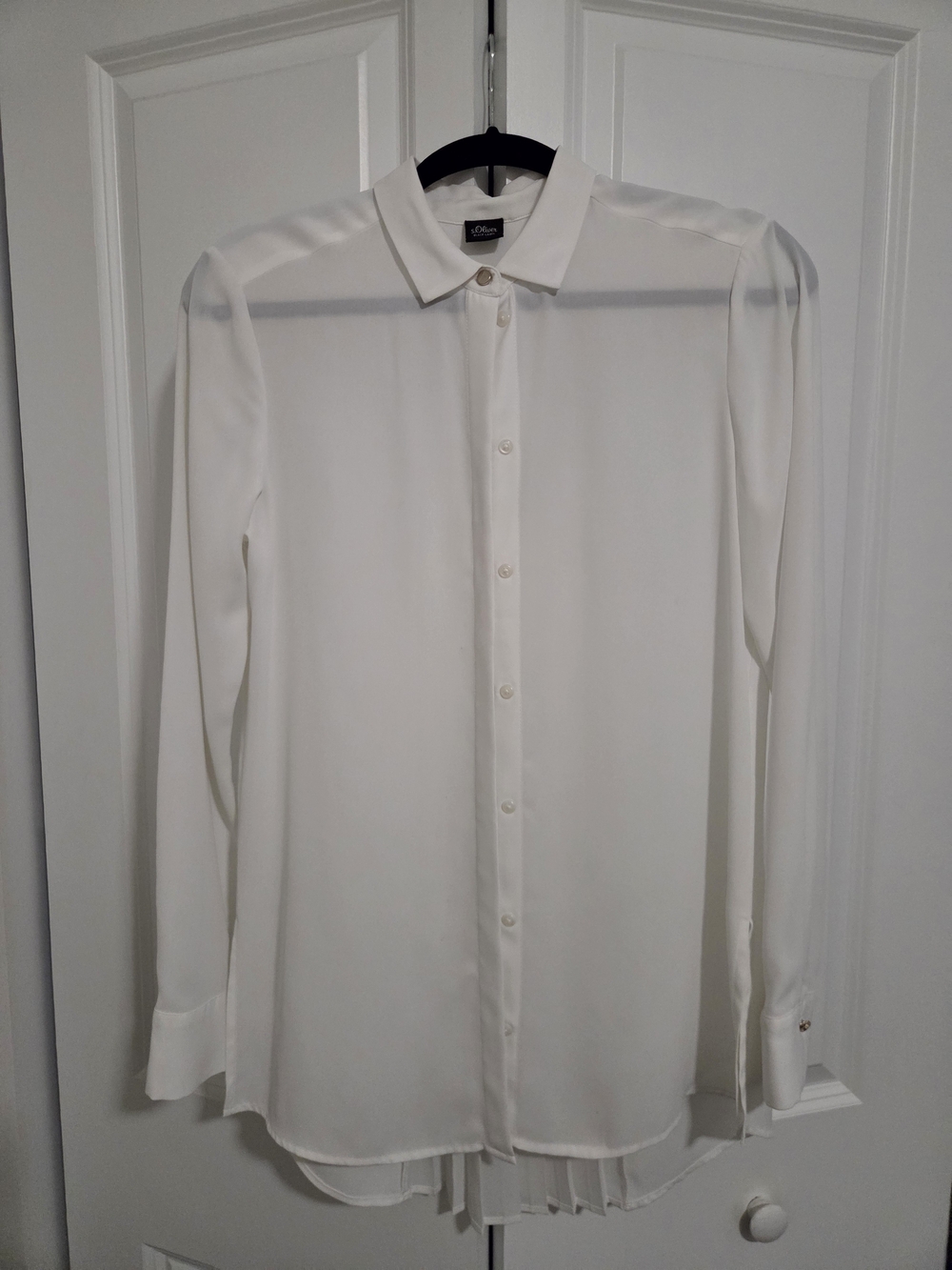 Elegant White Button-Front Long-Sleeve Shirt